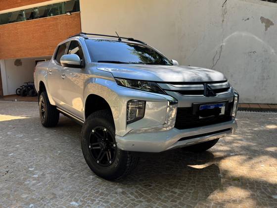MITSUBISHI L200 TRITON 2.4 16V TURBO DIESEL SPORT GLS CD 4P 4X4 AUTOMÁTICO MITSUBISHI L200 TRITON 2.4 16V TURBO DIESEL SPORT GLS CD 4P 4X4 AUTOMÁTICO